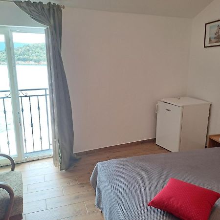 Sobe Mamalu Bed & Breakfast Valun Bagian luar foto
