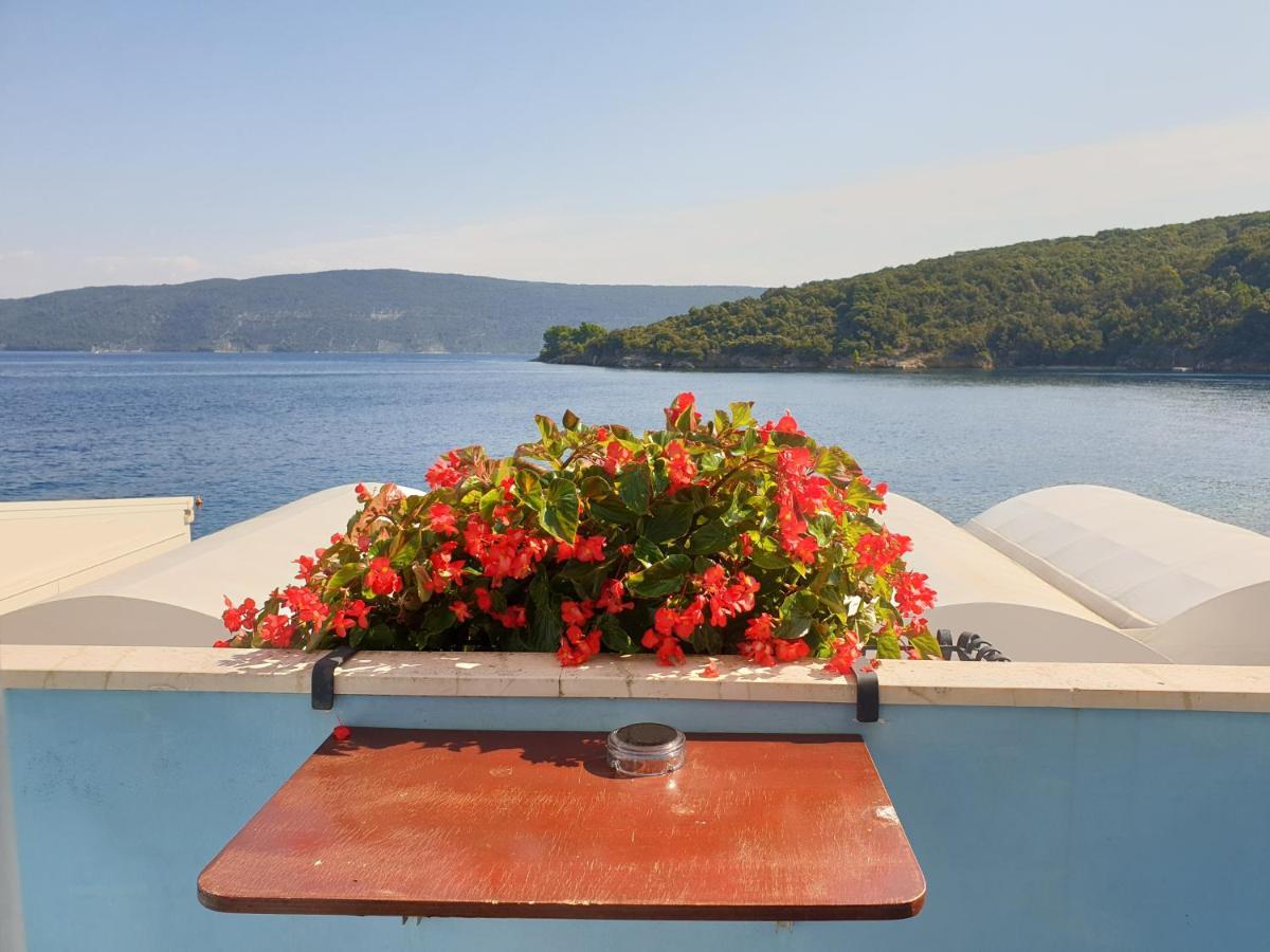 Sobe Mamalu Bed & Breakfast Valun Bagian luar foto