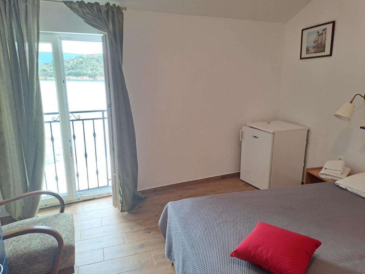 Sobe Mamalu Bed & Breakfast Valun Bagian luar foto