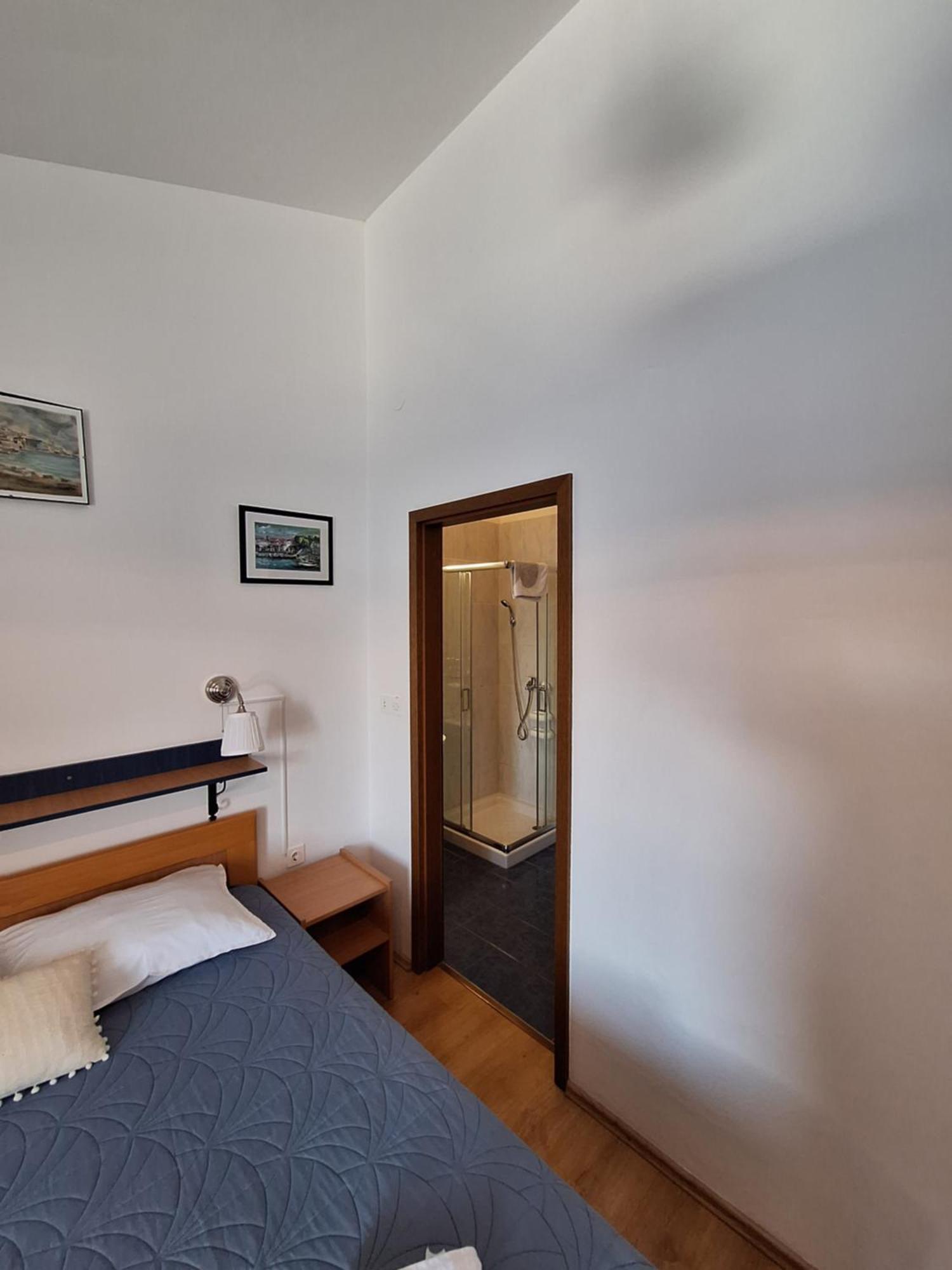 Sobe Mamalu Bed & Breakfast Valun Bagian luar foto